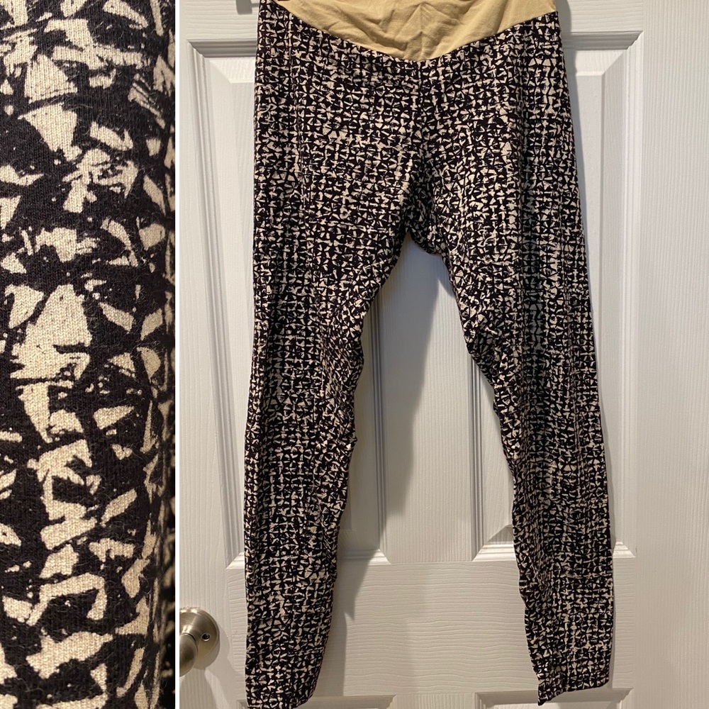 Motherhood Maternity Geometric Print Leggings